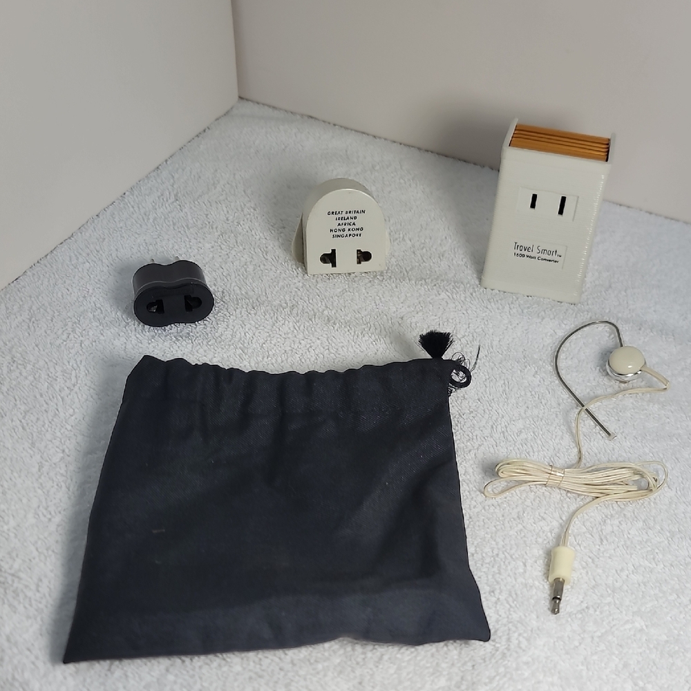 Travel Smart Adapter Set with Pouch And Vintage Ear Plug EUC